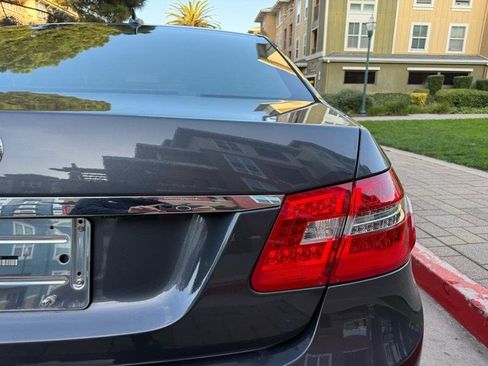 Used 2010 Mercedes-Benz E 550 Sedan image 25