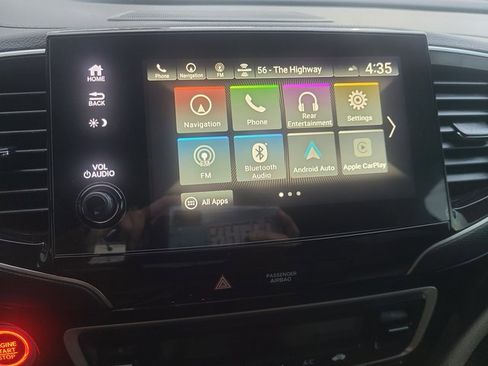 Used 2021 Honda Pilot Touring image 11