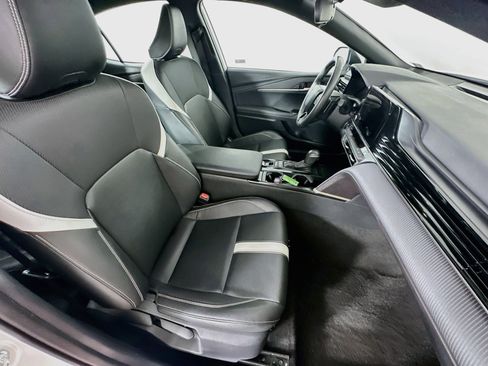 Used 2025 Toyota Camry SE FWD image 31