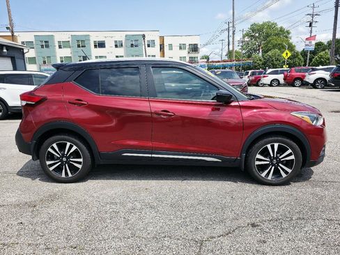 Used 2019 Nissan Kicks SR w/ SR Premium Package FWD image 4