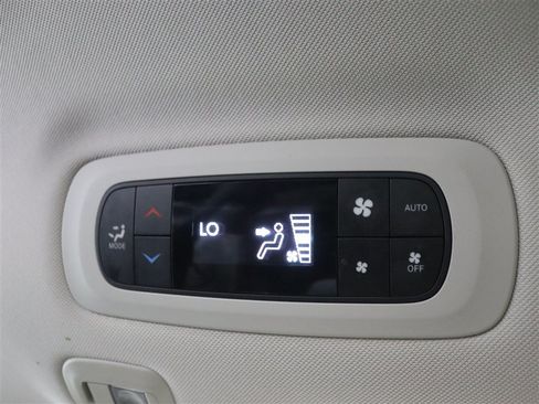 Used 2020 Chrysler Pacifica Limited FWD image 21