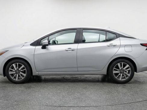 Used 2025 Nissan Versa SV FWD image 5