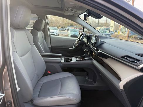 Used 2023 Toyota Sienna XLE FWD image 24