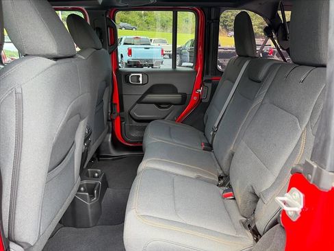 Used 2025 Jeep Wrangler Unlimited Sahara AWD/4WD image 27