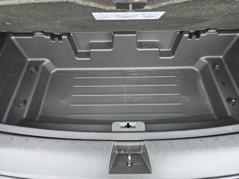 Used 2018 Chevrolet Traverse LT FWD image 14