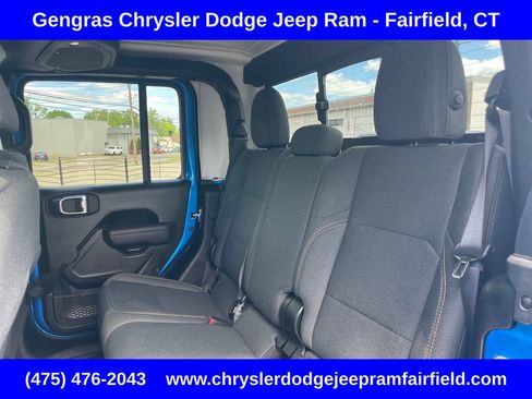 Certified 2025 Jeep Gladiator Sport AWD/4WD image 34
