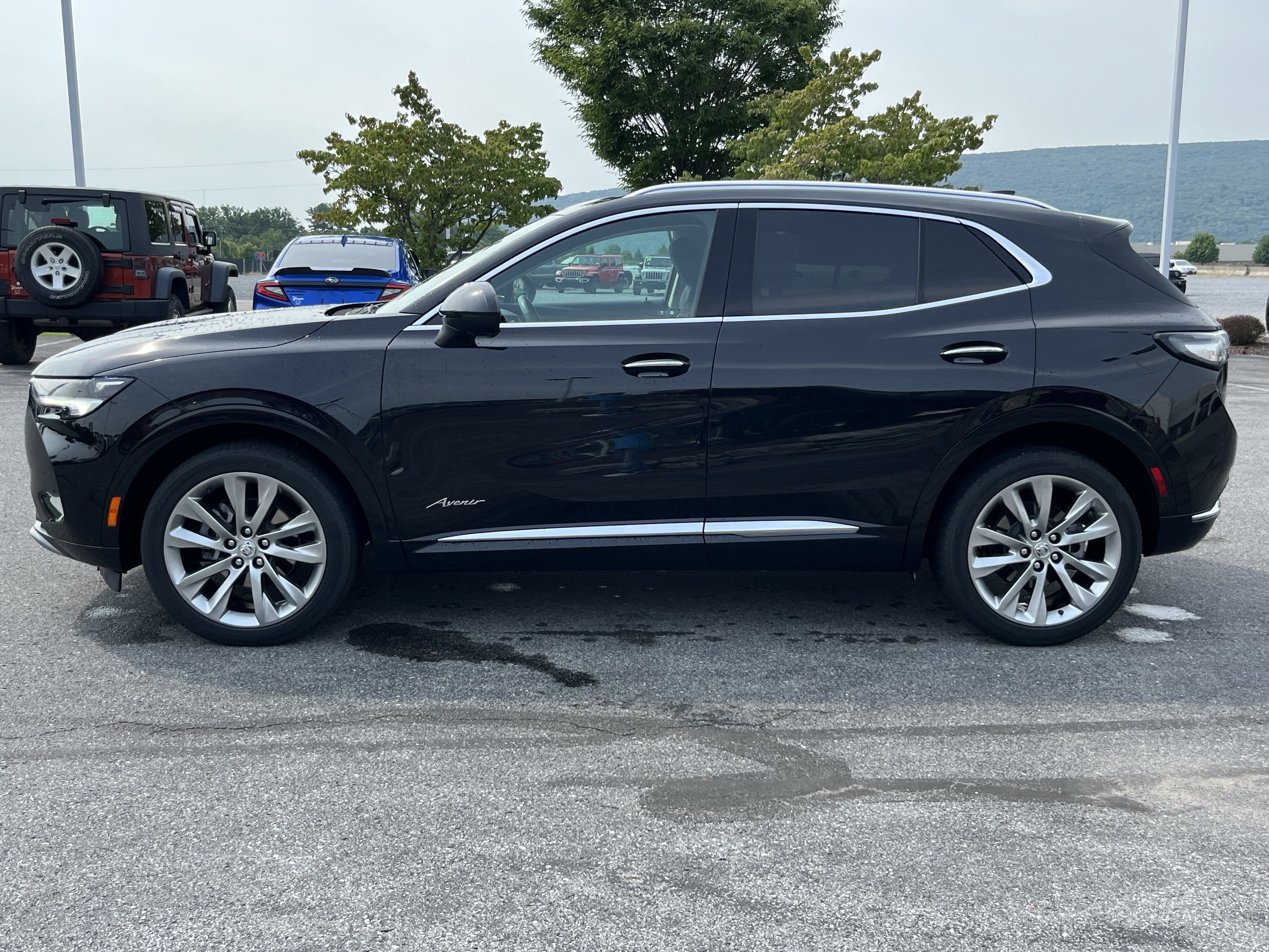 Used 2023 Buick Envision Avenir AWD/4WD image 10