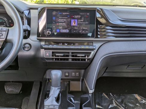 Used 2025 Toyota Camry LE image 18