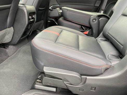 Used 2024 Chevrolet Traverse RS image 35