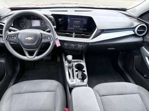 Used 2024 Chevrolet Trax LS w/ LS Convenience Package FWD image 9