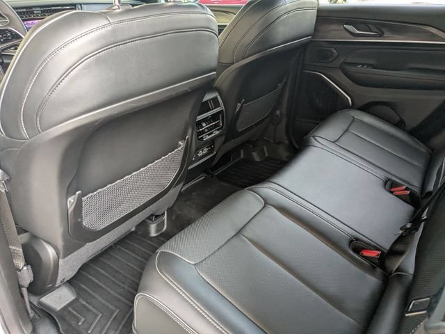 Used 2025 Jeep Grand Cherokee Overland AWD/4WD image 27