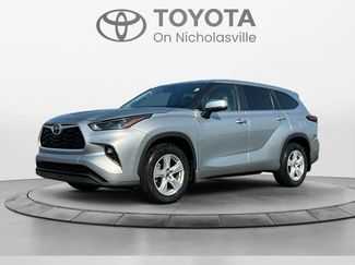 Used 2023 Toyota Highlander LE FWD video 1