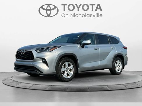 Used 2023 Toyota Highlander LE FWD image 1