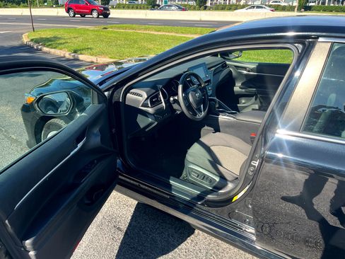 Used 2024 Toyota Camry LE image 12