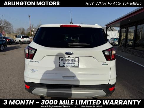 Used 2017 Ford Escape SE image 4