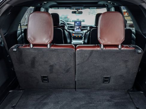 Certified 2020 Ford Explorer Platinum w/ Premium Technology Package image 9