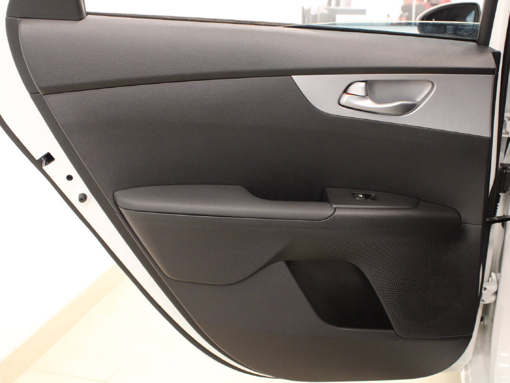 Used 2023 Kia Forte LXS w/ LXS Technology Package FWD image 29