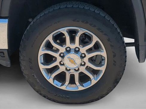 Used 2025 Chevrolet Silverado 2500 LTZ AWD/4WD image 30