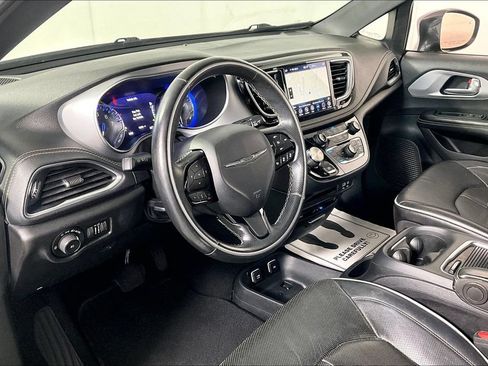 Used 2020 Chrysler Pacifica Limited w/ Advanced Safetytec Group FWD image 13