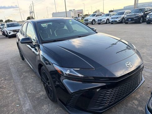 Used 2025 Toyota Camry SE FWD image 6