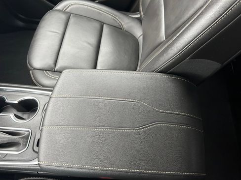 Used 2023 Chevrolet Traverse LT image 50