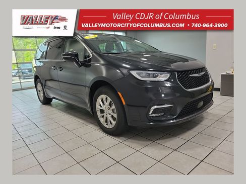 Used 2022 Chrysler Pacifica Touring-L AWD/4WD image 1