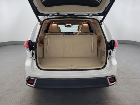 Used 2017 Toyota Highlander Limited image 29