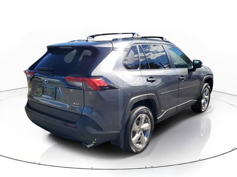 Used 2021 Toyota RAV4 XLE Premium image 2