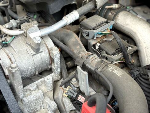 Used 2005 GMC Sierra 3500 SLT w/ Heavy-Duty Power Package image 56