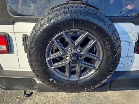 Used 2024 Jeep Wrangler Sport S image 5