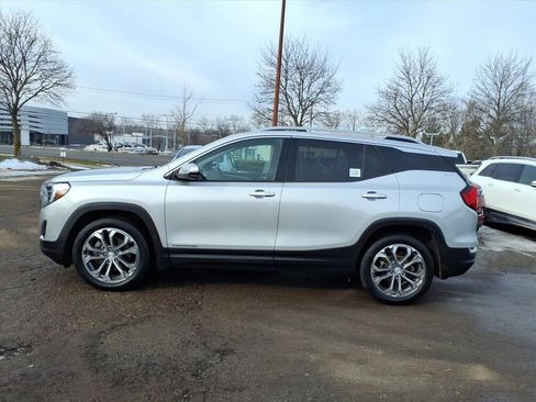 Used 2019 GMC Terrain SLT w/ Preferred Package image 2