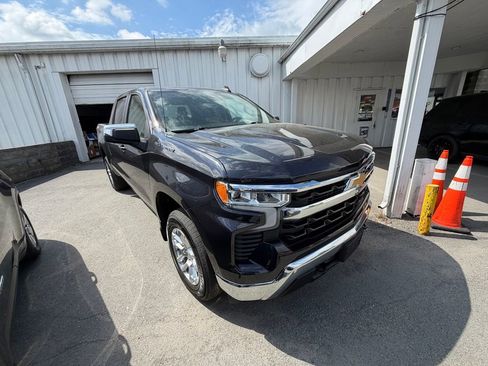Used 2023 Chevrolet Silverado 1500 LT AWD/4WD image 7