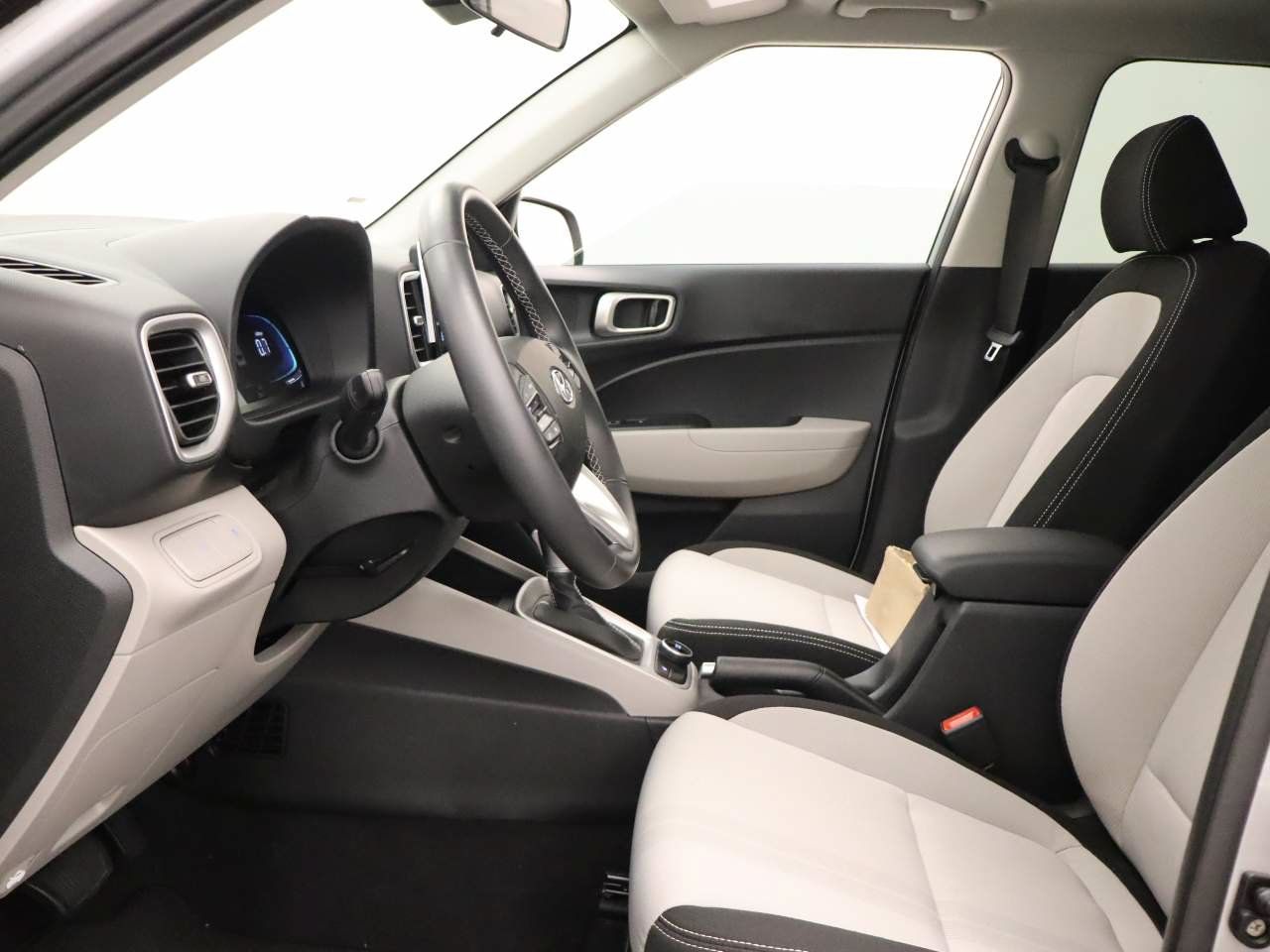 Used 2026 Hyundai Venue SEL FWD image 15