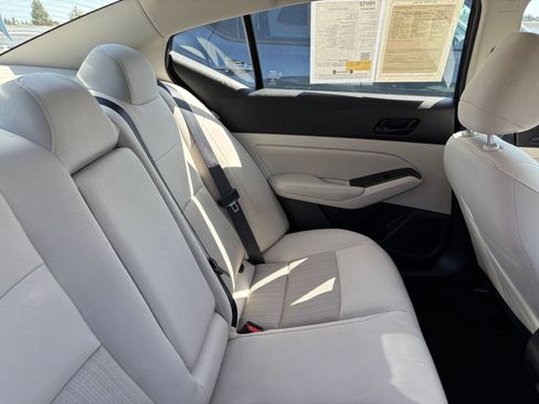 Used 2025 Nissan Altima 2.5 SV FWD image 35