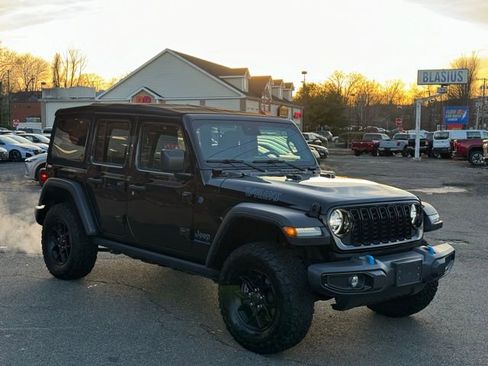 Used 2024 Jeep Wrangler Unlimited AWD/4WD image 3