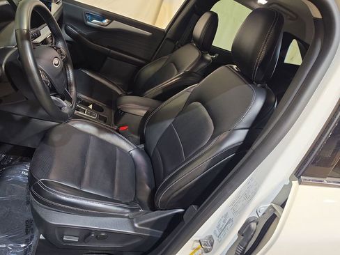 Used 2024 Ford Escape Platinum AWD/4WD image 13