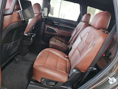 Used 2023 Kia Telluride EX w/ EX Captain's Chair Package AWD/4WD image 4