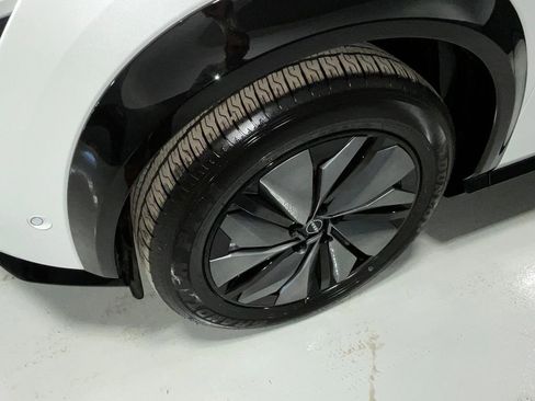 Used 2025 Nissan Ariya Platinum image 24