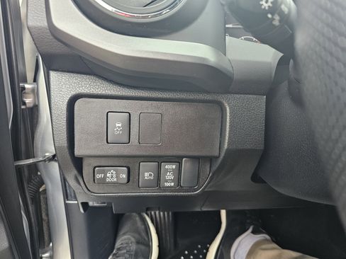 Used 2022 Toyota Tacoma TRD Sport image 25