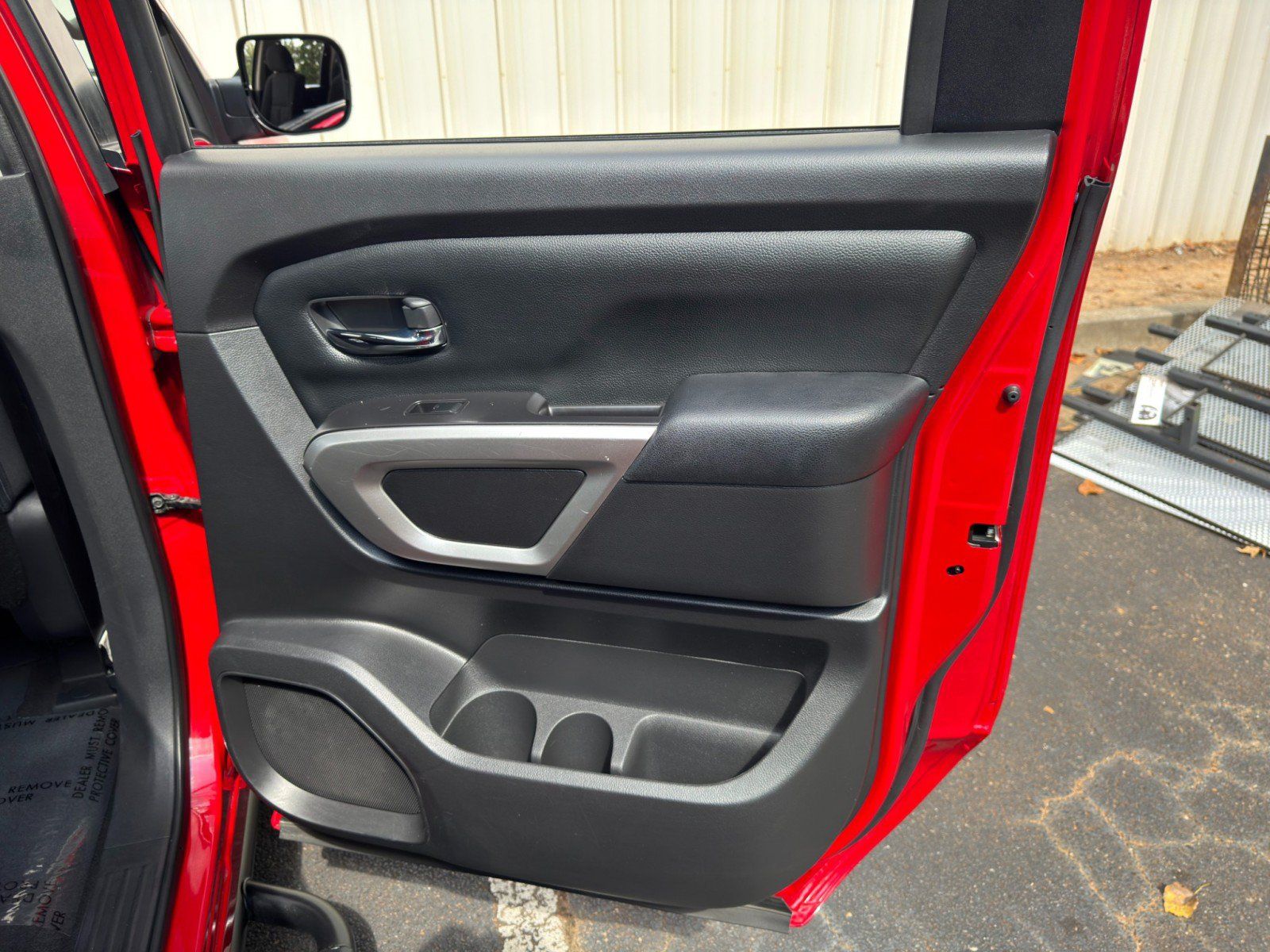 Used 2021 Nissan Titan SV w/ SV Convenience Package RWD image 37