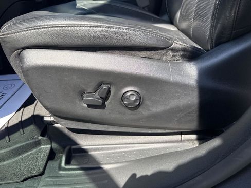 Used 2019 Chrysler Pacifica Touring-L Plus w/ Advanced Safetytec Group FWD image 13