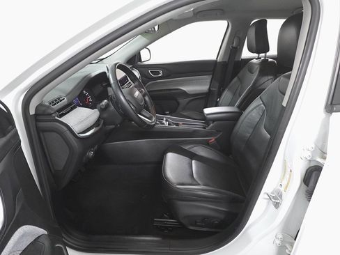 Used 2022 Jeep Compass Latitude image 9