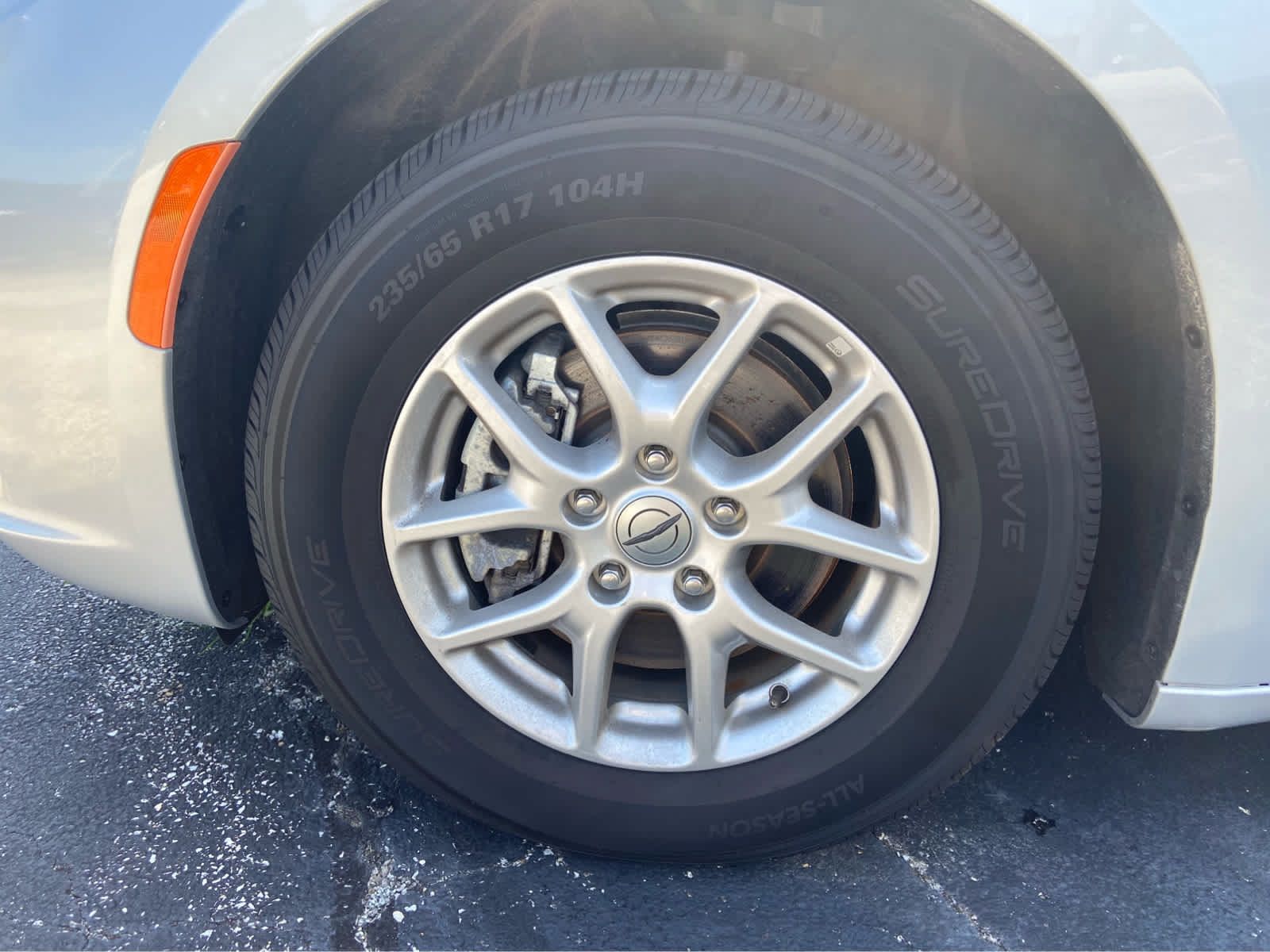 Used 2024 Chrysler Pacifica Touring-L FWD image 17