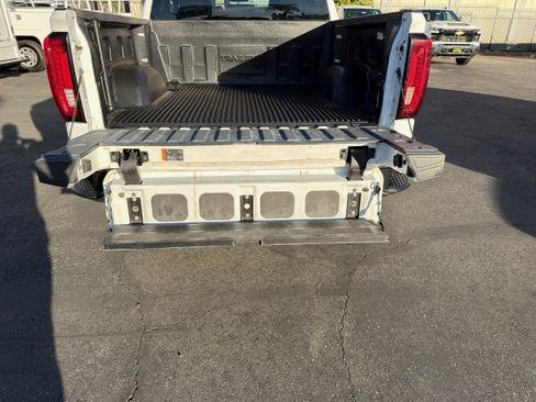 Used 2024 GMC Sierra 1500 SLT image 18