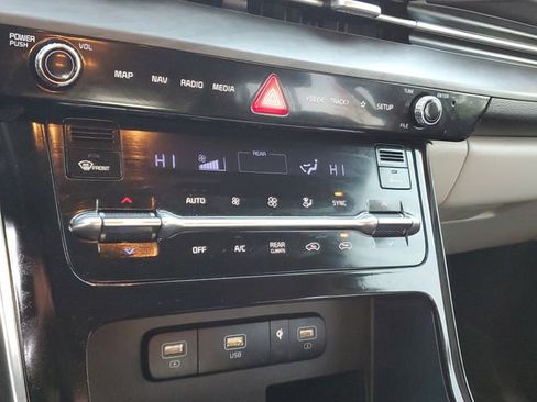 Used 2023 Kia Carnival SX image 22