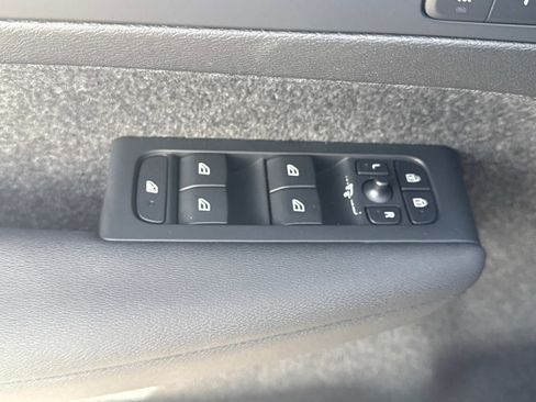 Certified 2024 Volvo XC40 B5 Plus w/ Climate Package image 17