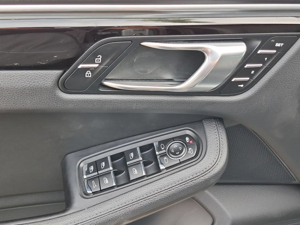 Used 2021 Porsche Macan AWD/4WD image 24