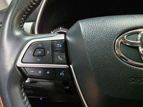 Used 2022 Toyota Highlander XLE AWD/4WD image 32