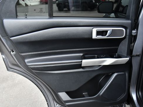 Used 2022 Ford Explorer XLT w/ Equipment Group 202A image 33