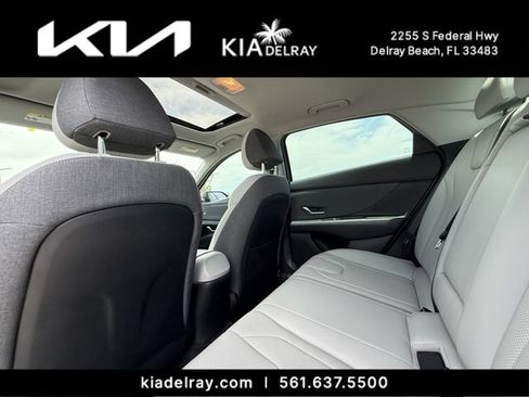 Used 2023 Hyundai Elantra Limited w/ Cargo Package FWD image 15